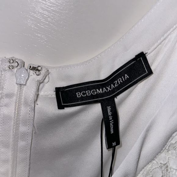 BCBG medium top, white lace, off the shoulder on one side made in Vietnam - Picture 3 of 5